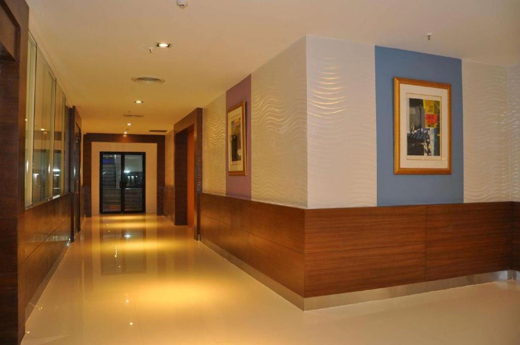 Iyarin@Tuk Chang Ratchayothin Hotel Бангкок Экстерьер фото